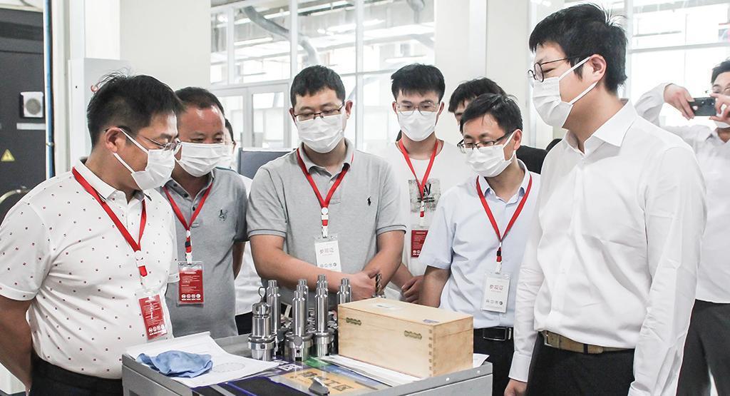 Hợp tác chân thành, cùng nhau phát triển - Trung Châu và Trường Kinh doanh Đại học Hà Nam đã tổ chức thành công lễ ký kết và treo biển cho cơ sở thực tập giáo dục sinh viên